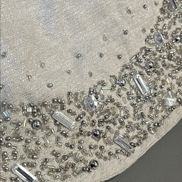 Max Studio Beaded Capelet - Silver table top tree skirt 22’ 55cm - Picture 3 of 4